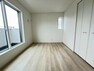 住まう方自身でカスタマイズして頂けるように「シンプル」にデザインされた室内。自由度が高いので家具やレイアウトでお好みの空間を創り上げられます。