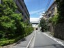 現況写真 敷地東側の前面道路。周辺は区画の整った住宅地です。