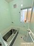 浴室 【清潔感のあるグリーンを基調とした浴室】 爽やかな色使いのお風呂は、疲れを癒してくれる落ち着きの空間です。