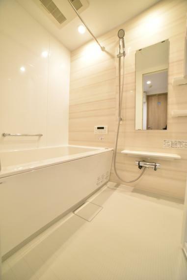 浴室 浴室乾燥暖房機付きのゆったりとした広さのバスルームで1日の疲れを癒せます！