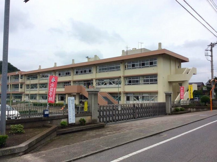 小学校 【小学校】桐生市立桜木小学校まで350m