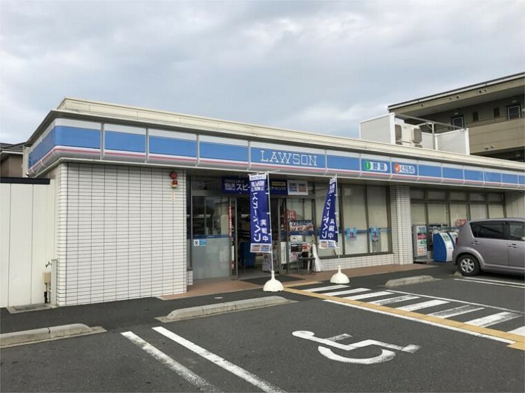 コンビニ ローソン 春日部中央三丁目店