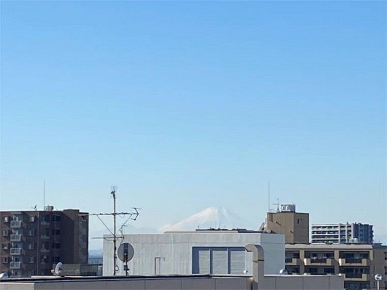 天候によって富士山を眺めることができます