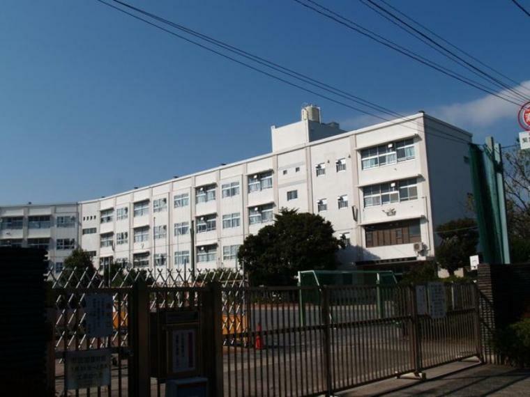 小学校 横浜市立小雀小学校 徒歩12分。