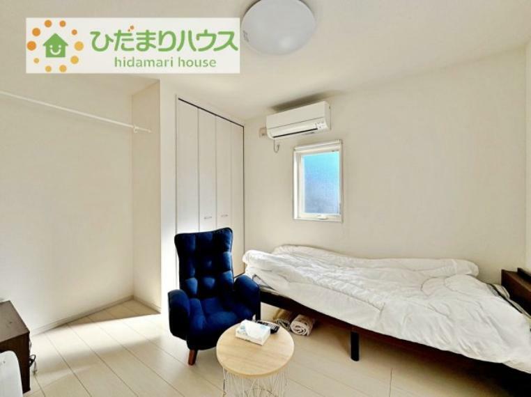 寝室 白を基調とした開放感あふれるルームデザイン（^^）