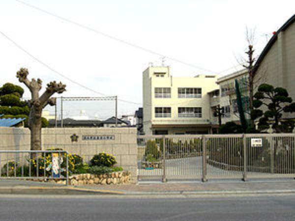 茨木市立春日小学校（約769m）