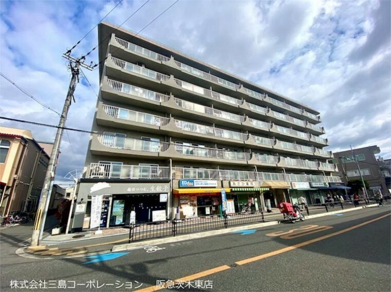 阪急「総持寺」駅徒歩2分　近隣に生活施設が充実！　小中学校も近いので登下校が安心です