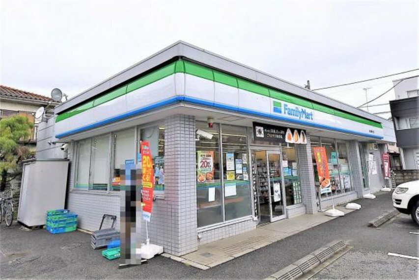 コンビニ ファミリーマート鶴ヶ島鶴ヶ丘店　徒歩3分