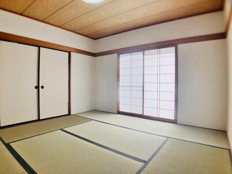 リビングから目が届く和室は、お子様の遊び場・<BR/>家事スペースとして使うのもオススメです！