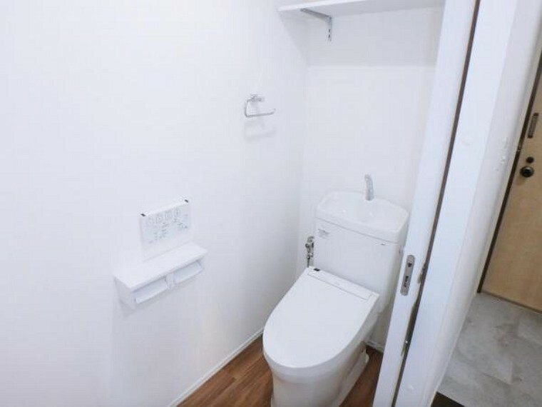 トイレ （トイレ）新品交換済みトイレ。毎日のお手入れらくちんな温水洗浄便座です*