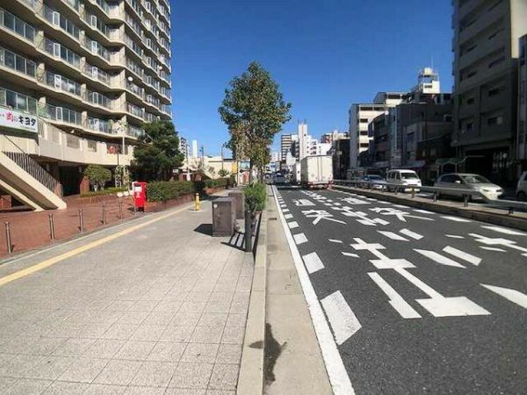 現況写真 前面道路は歩道も整備され、小さなお子様にも安心！