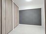 洋室 洋室4.1帖:収納充実ですっきりと整頓されたお部屋作りが可能です！
