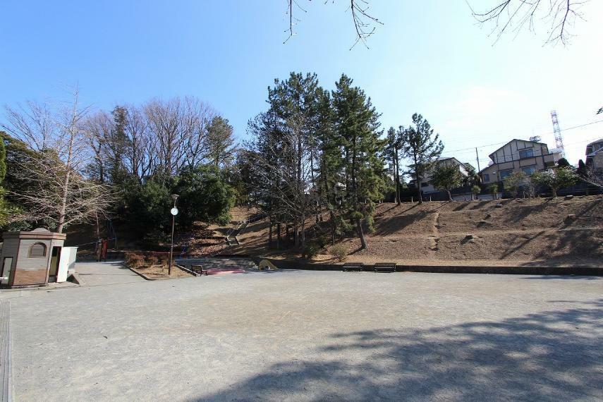 公園 松風台第三公園（●青葉区は公園の数が多く、子育てファミリーにもおすすめのエリアです。「こどもの国」も近くお子さまの日常を潤す環境も大切なポイントですね●）