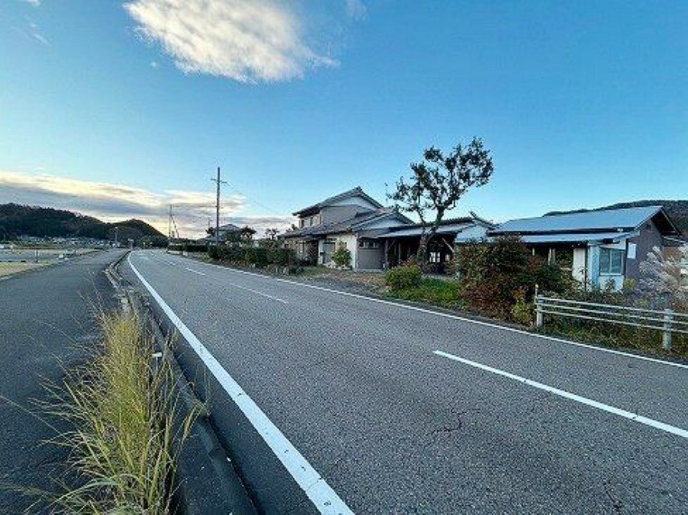 現況写真 前面道路含む現地写真