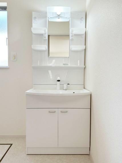 洗面化粧台 清潔感のある快適空間、毎日の身支度も気持ち良くお使いいただけます