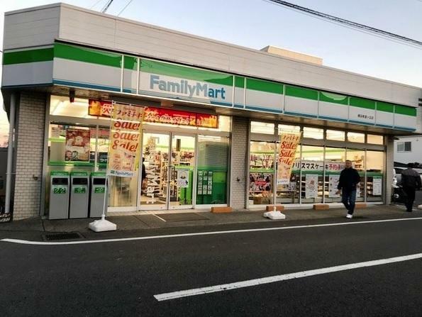 コンビニ ファミリーマート横浜希望ヶ丘店