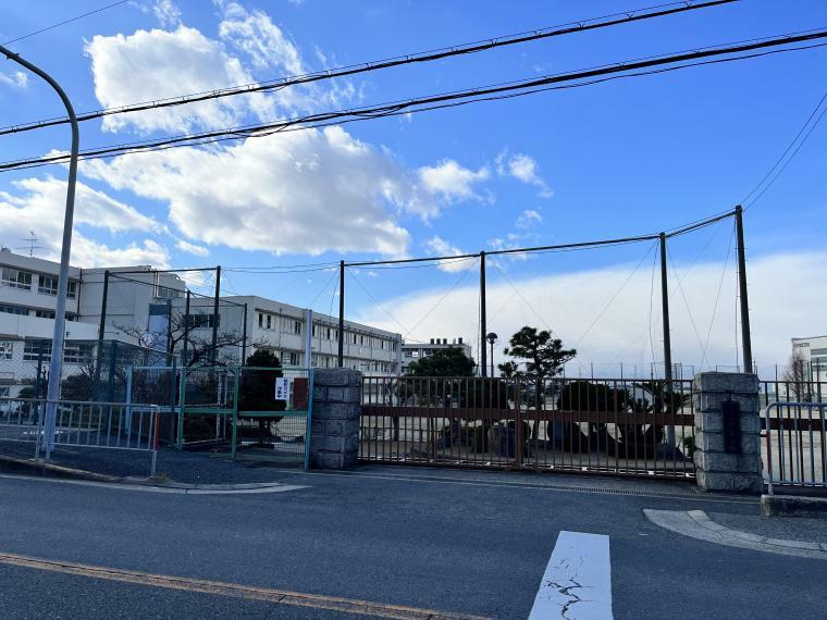 津田中学校（約1,300m・徒歩17分）