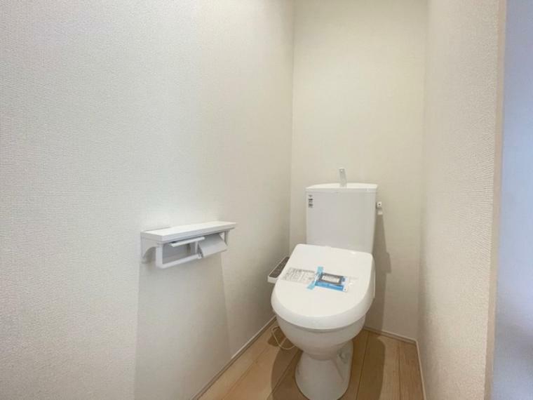 トイレ 1.2階にそれでもトレイがございます。朝の混雑時に分散して利用できるほか、ゲスト用としても使い分けることもできます。