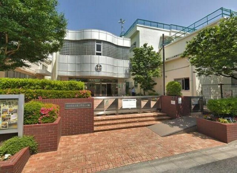 小学校 杉並区立沓掛小学校まで徒歩4分！パパとママも、学校行事で通う際には近いと助かるはず！（約350m）