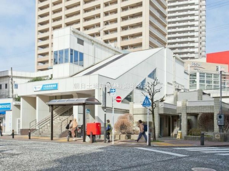 【小田急電鉄小田原線「小田急相模原」駅】　各駅停車の駅ですが駅周辺は買い物施設、飲食店、コンビニなどの商業施設が充実しており便利です。