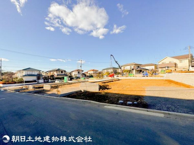 現況外観写真 【外観・立地】時間のゆとりと空間、暖かな陽光がもたらす光と風を独占してください。ここから新しい暮らしが始まります。