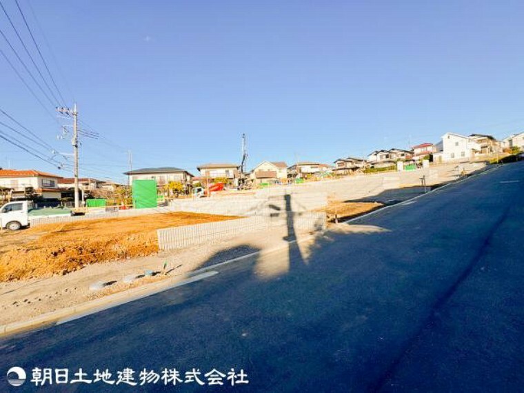 現況外観写真 【外観・立地】時間のゆとりと空間、暖かな陽光がもたらす光と風を独占してください。ここから新しい暮らしが始まります。