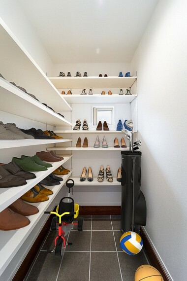 広々としたSICは靴以外もしまえて玄関もスッキリキレイに保てます！