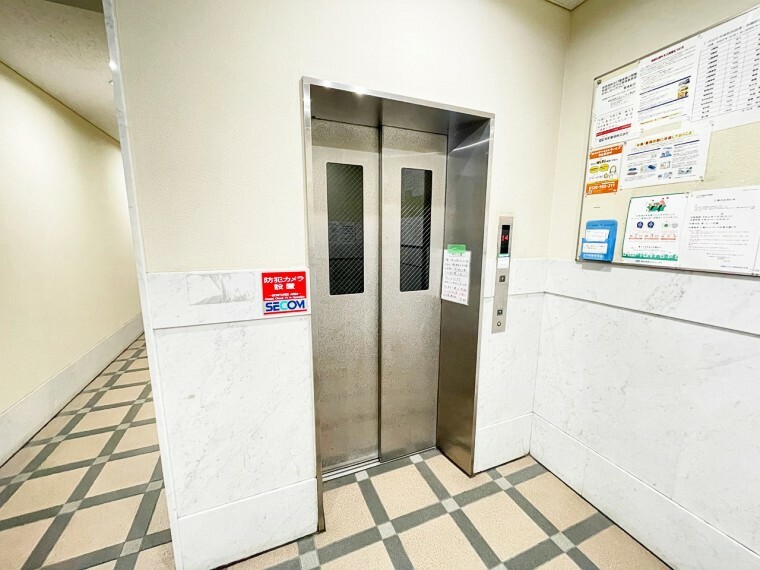 エレベーター付きのマンションです。