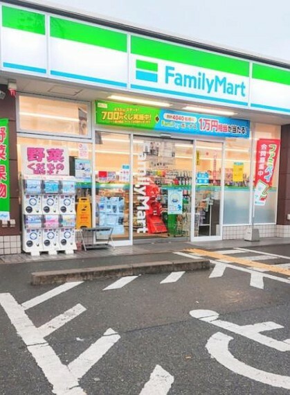 コンビニ ファミリーマート堺深井中町店