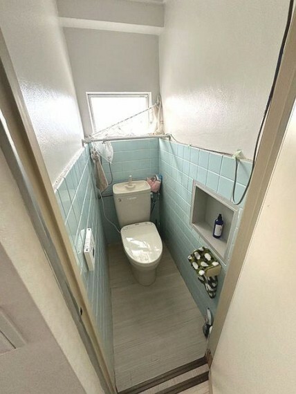 【4階部分】<BR/>節水はもちろんお手入れのしやすさが特徴の温水シャワー機能付きトイレ。いつでも清潔なトイレを保てます。