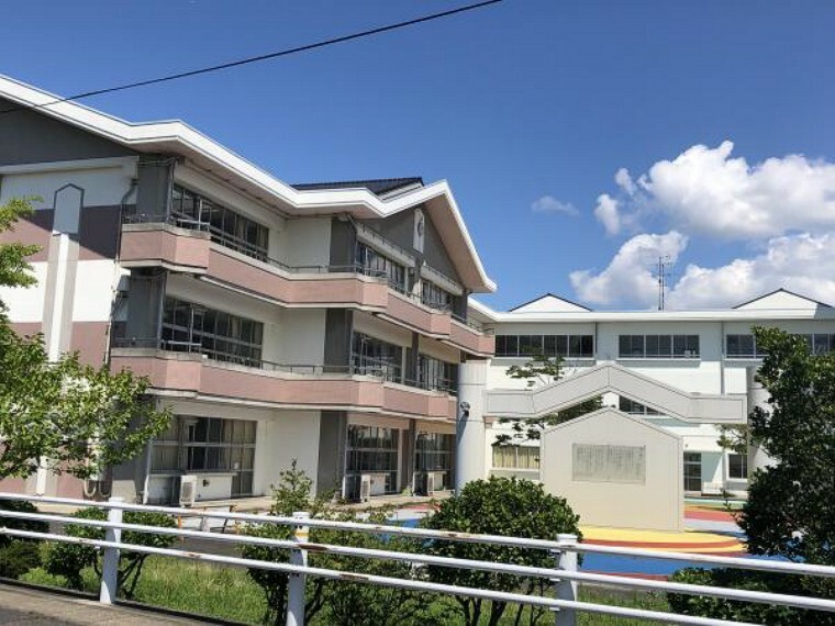 小学校 富田西小学校　徒歩約10分（866m）