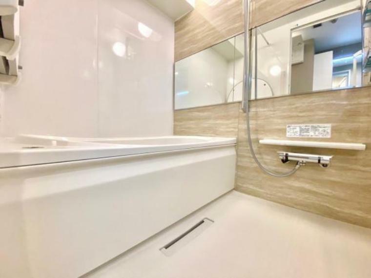 浴室 浴室は白を基調としており清潔感を漂わせます！