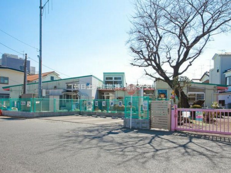 幼稚園・保育園 【ひばりが丘保育園】　住宅地に密集している為、子供達の元気な声がよく聞こえます。 車の交通量も少ないので安心して通園できます。