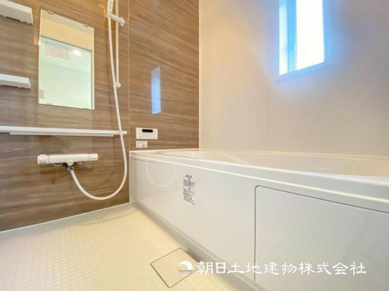 浴室 【浴室】近年のシステムバスは浴室で厄介な水垢や排水溝等お掃除が楽になるよう配慮されています