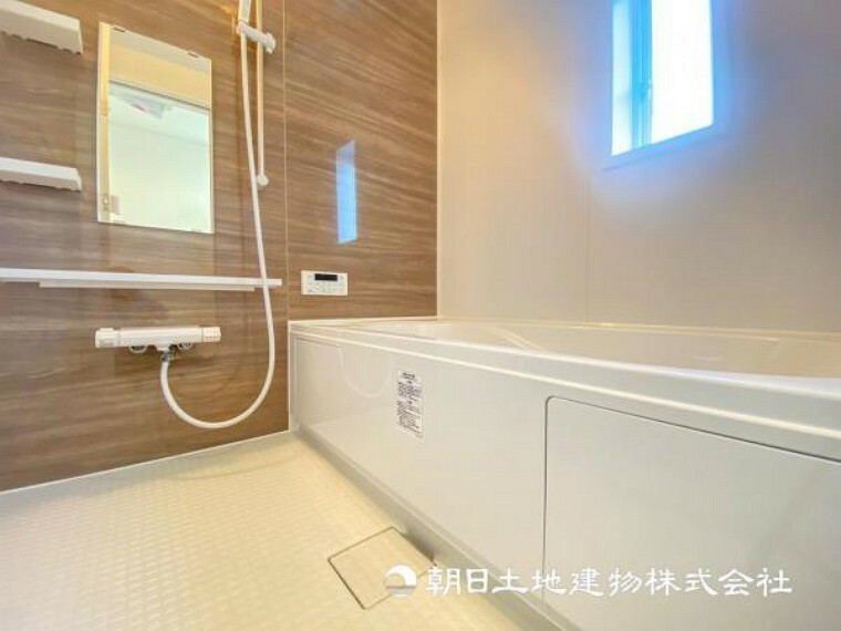 【浴室】最新のユニットバスは設備も充実です。ご入居時から気持ちよくお使いいただけます