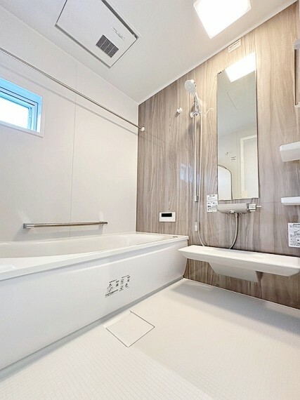 浴室 ■ゆったり使える1坪タイプの浴室！1日の疲れを癒すリラックス空間です。