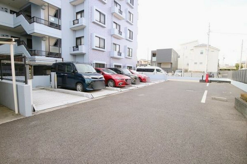 敷地内駐車場 駐車場です。空き状況は担当までご確認ください。