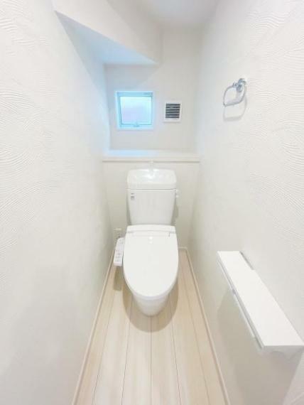 トイレ 1階の温水洗浄便座トイレです