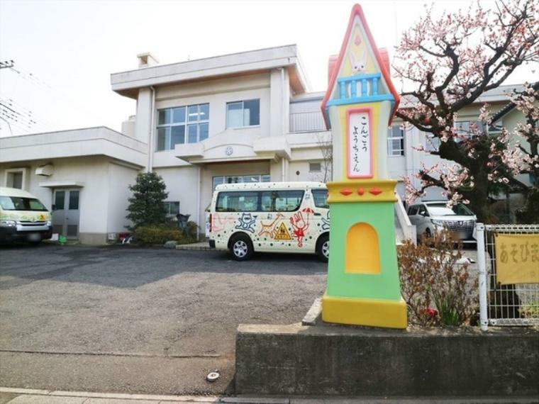 幼稚園・保育園 金剛幼稚園 【金剛幼稚園】3年保育:60名、2年保育:47名、1年保育:若干名 丈夫なからだ、優しい心、気付きの思い