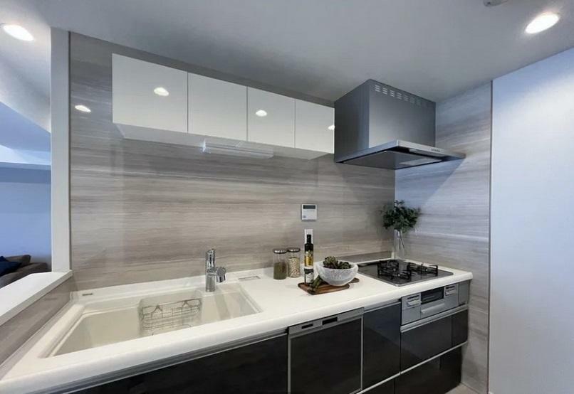 キッチン 動きやすいキッチンスペースは片付けに便利な食洗機付！
