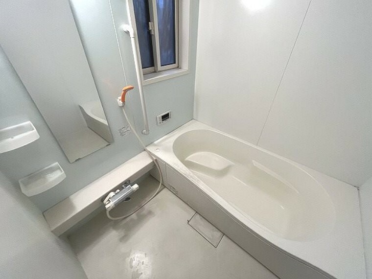 浴室暖房乾燥機付きの浴室は冬季のヒートショック緩和や、雨や夜間の洗濯物干しスペースとしても活躍します