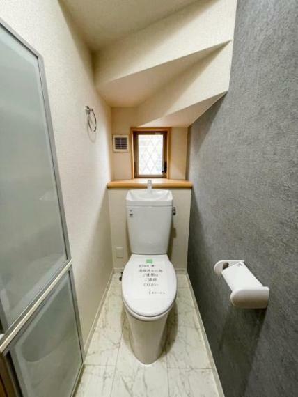 トイレ 毎日使うトイレは落ち着きと清潔感のあるデザイン