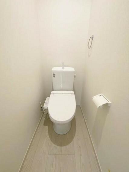 トイレ<BR/>トイレには快適な温水洗浄便座付き