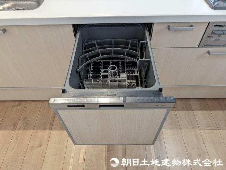 ＜キッチン＞ご家族4人分の食器を洗浄できる容量の食器洗浄機付です。