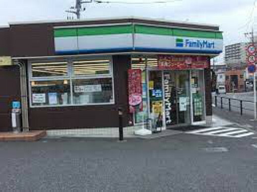 コンビニ ファミリーマート 若木二丁目店まで徒歩約5分（441m）