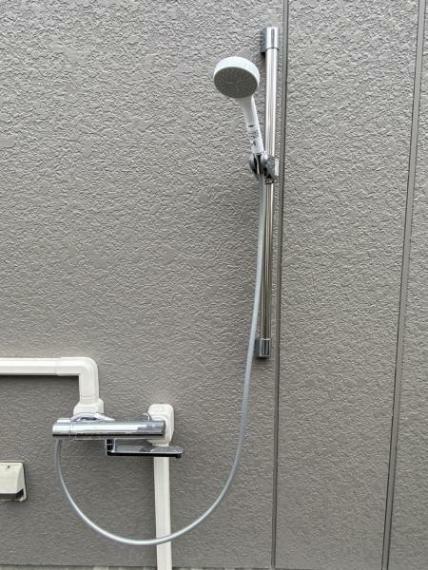 発電・温水設備 【屋外シャワー】温水付きシャワーを屋外に新設しました。