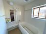 浴室 【ユニットバス】浴室はハウステック製の新品のユニットバスに交換します。足を伸ばせる1坪サイズの広々とした浴槽で、1日の疲れをゆっくり癒すことができますよ。