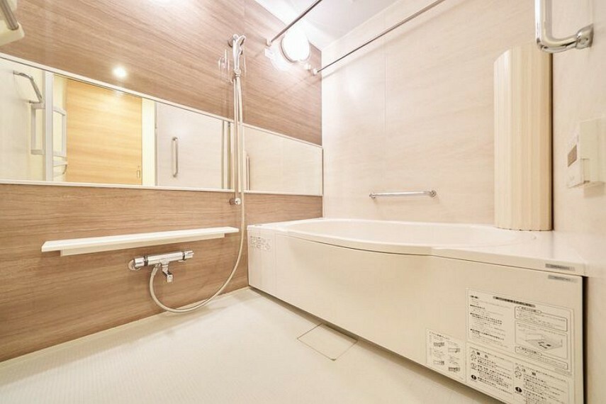 浴室 【ユニットバス】追い焚き機能＆浴室暖房乾燥機付きで快適なバスルームになっています。