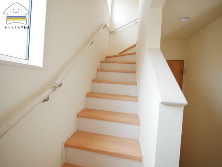 構造・工法・仕様 階段は手すり付きで安心