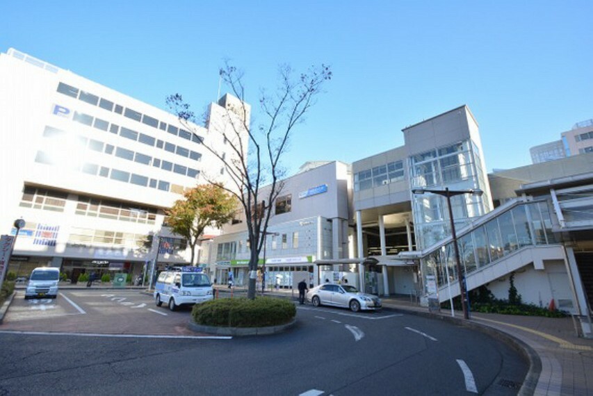 小田急小田原線・小田急多摩線「新百合ヶ丘」駅　距離約1520m